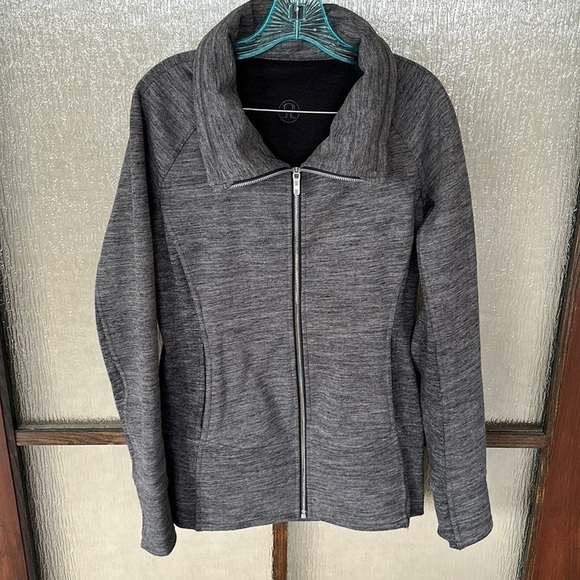Lululemon Gray sip up jacket with front pockets size 8 - Picture 1 of 13